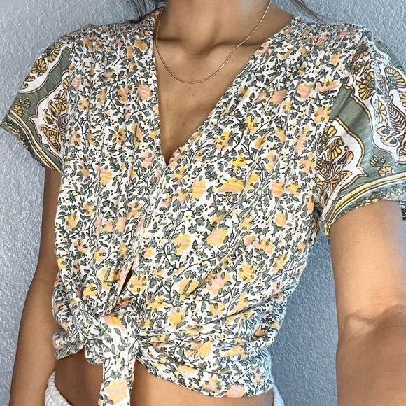Lucky Brand Floral V-Neck Cropped Button Front Tee - Picture 1 of 5